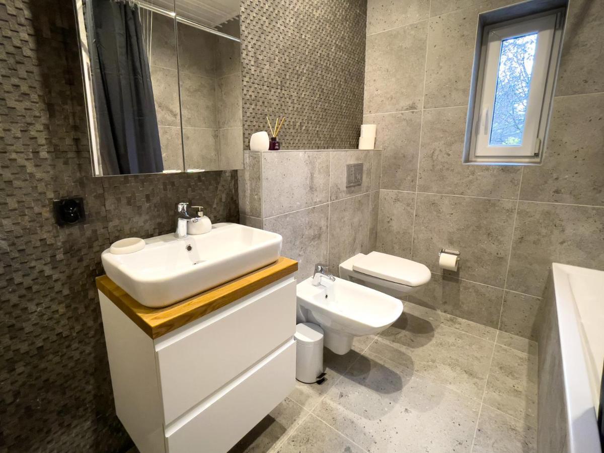 Urban Apartments Premium No 3, Free Private Parking, Self Check-In Chorzow Bagian luar foto