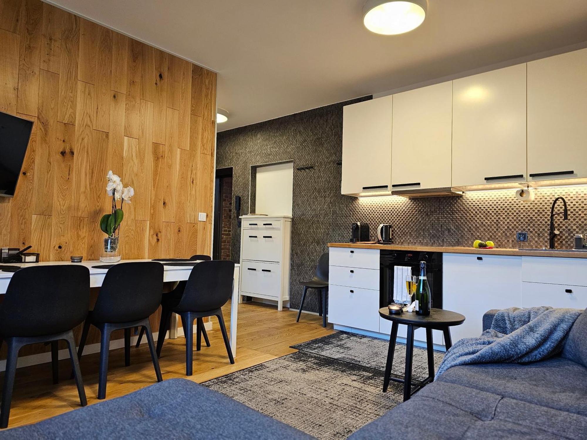 Urban Apartments Premium No 3, Free Private Parking, Self Check-In Chorzow Bagian luar foto