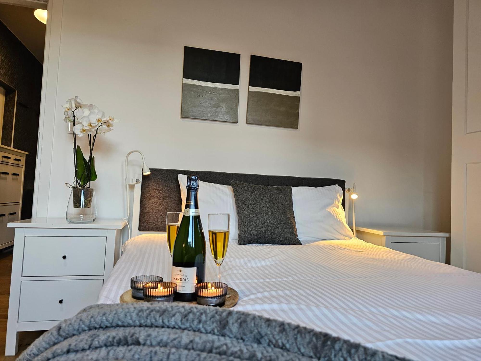 Urban Apartments Premium No 3, Free Private Parking, Self Check-In Chorzow Bagian luar foto